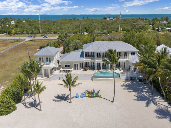 Oceanfront Luxury Vacation Estate with Pool & Spa
